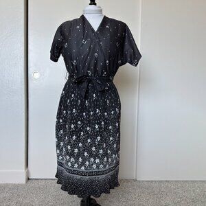 Vintage 1990s Black and white floral print dress